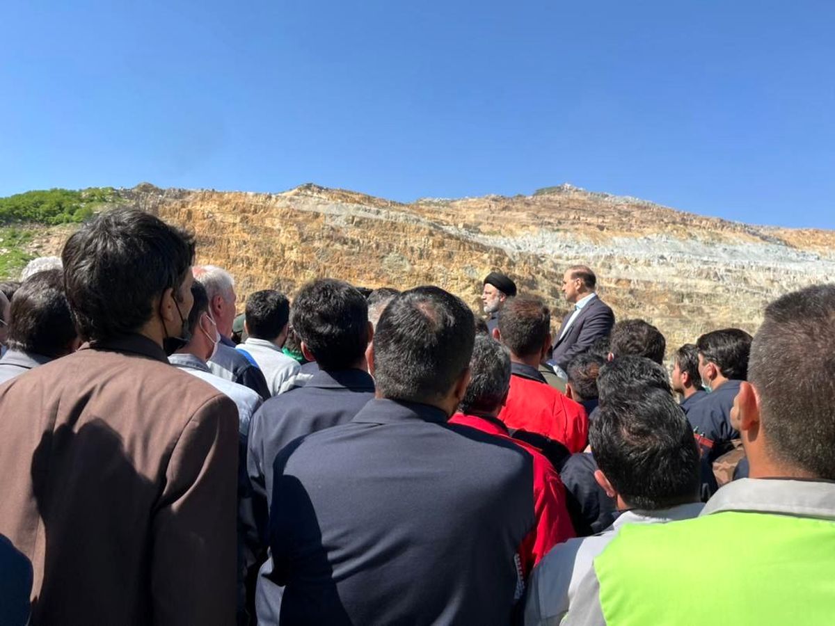 حضور رئیسی در جمع کارگران معدن مس سونگون