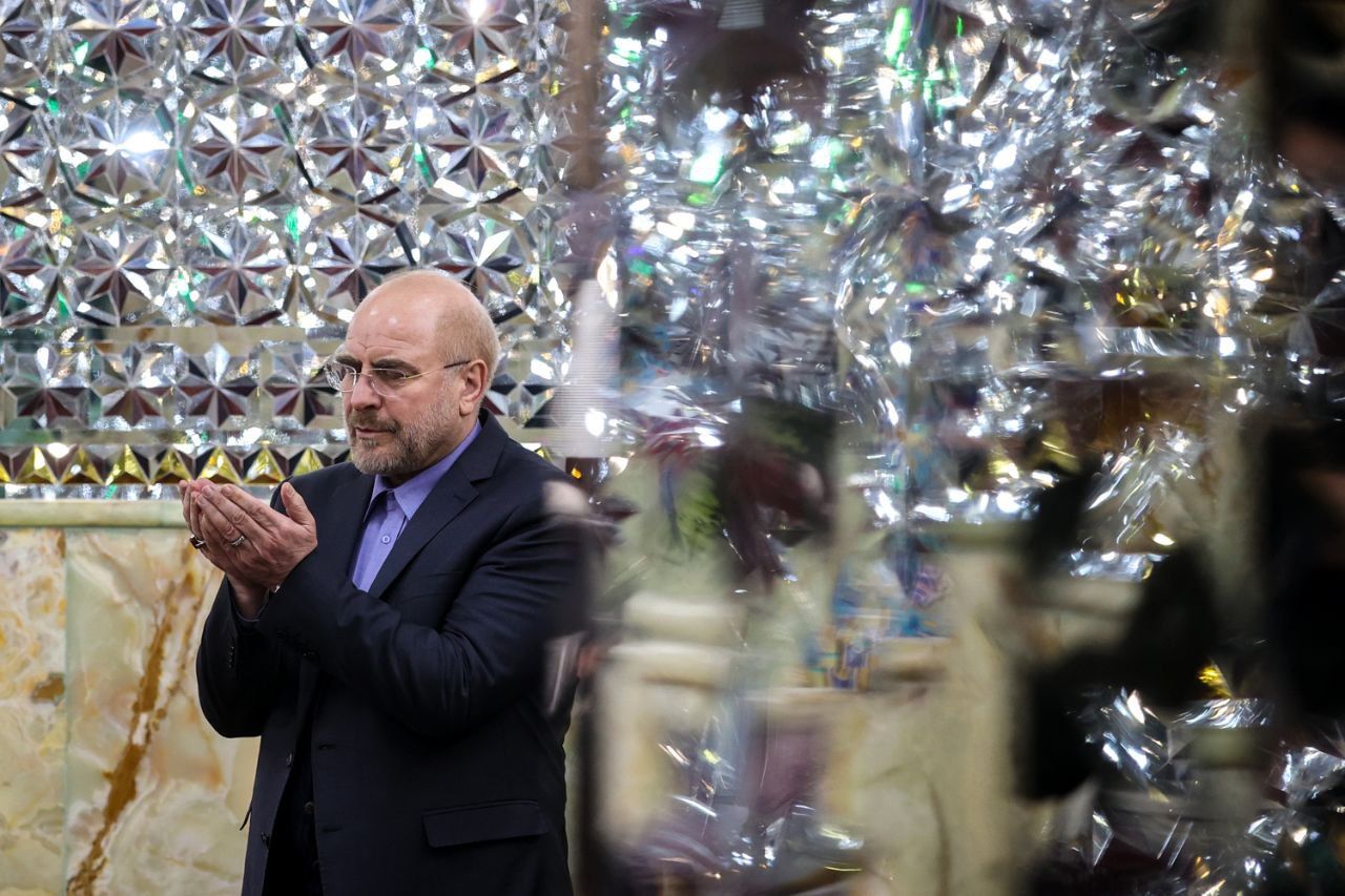 تصاویر: تشرف رئیس مجلس به بارگاه حضرت صالح بن موسی (ع) و زیارت مزار مطهر آن حضرت
