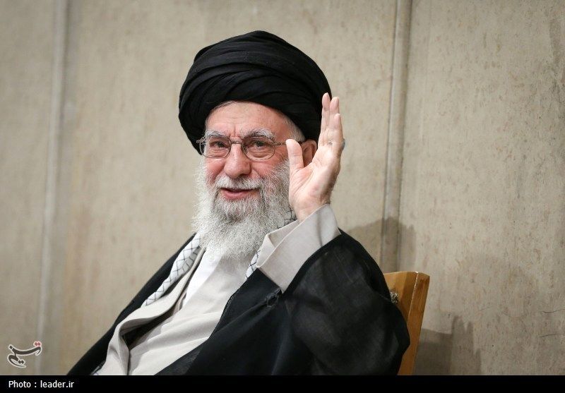 توصیه رهبر انقلاب به آنهایی که توئیت میزنند!