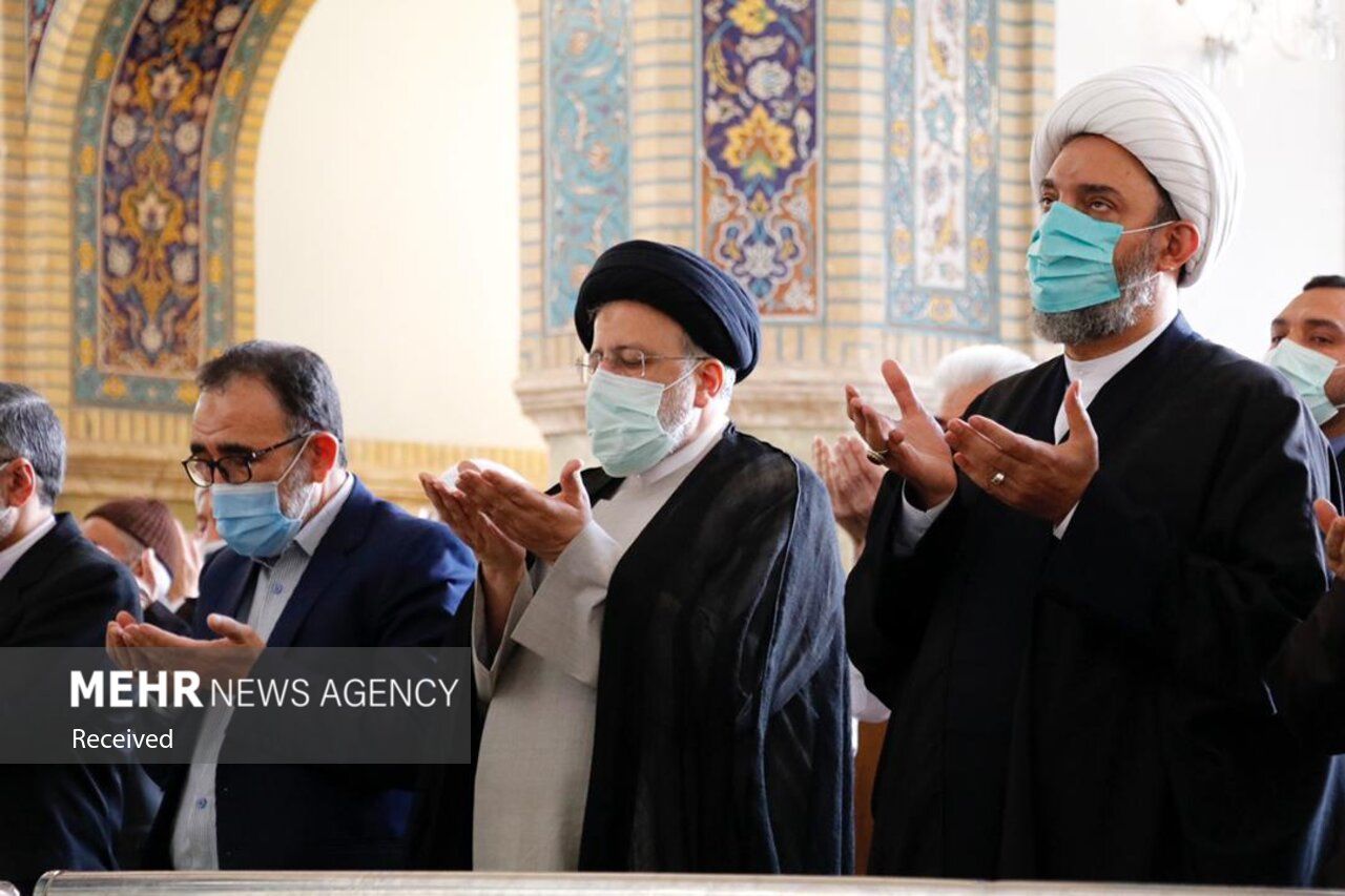 حضور رئیس جمهور در نمازجمعه مشهد مقدس +عکس