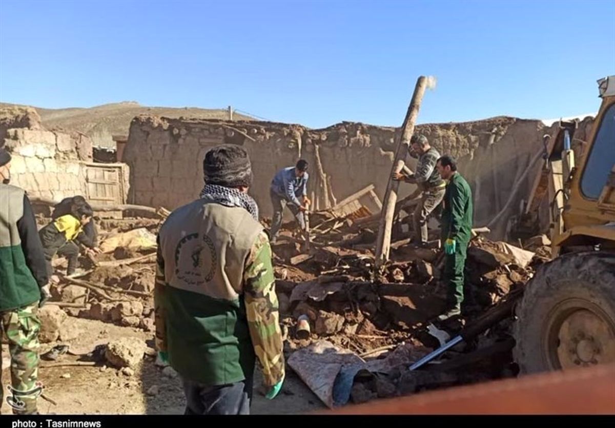 کمک نیروی زمینی سپاه به زلزله زدگان خوی تا رفع کامل مشکلات ادامه دارد