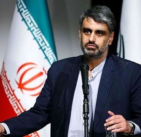 دست روی ماشه، همان دست مذاکره‌کننده و پرچم‌دار خیابان است