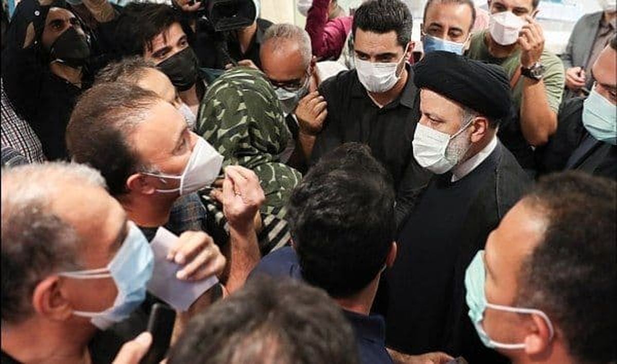  پاسخ حضوری رئیسی به گلایه های مردم از وضعیت مبارزه با کرونا در کشور