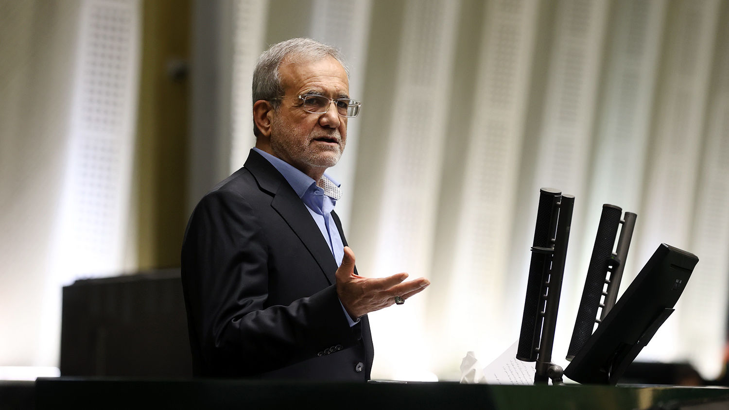 واکنش پزشکیان به سوالات اقتصادی خبرنگاران