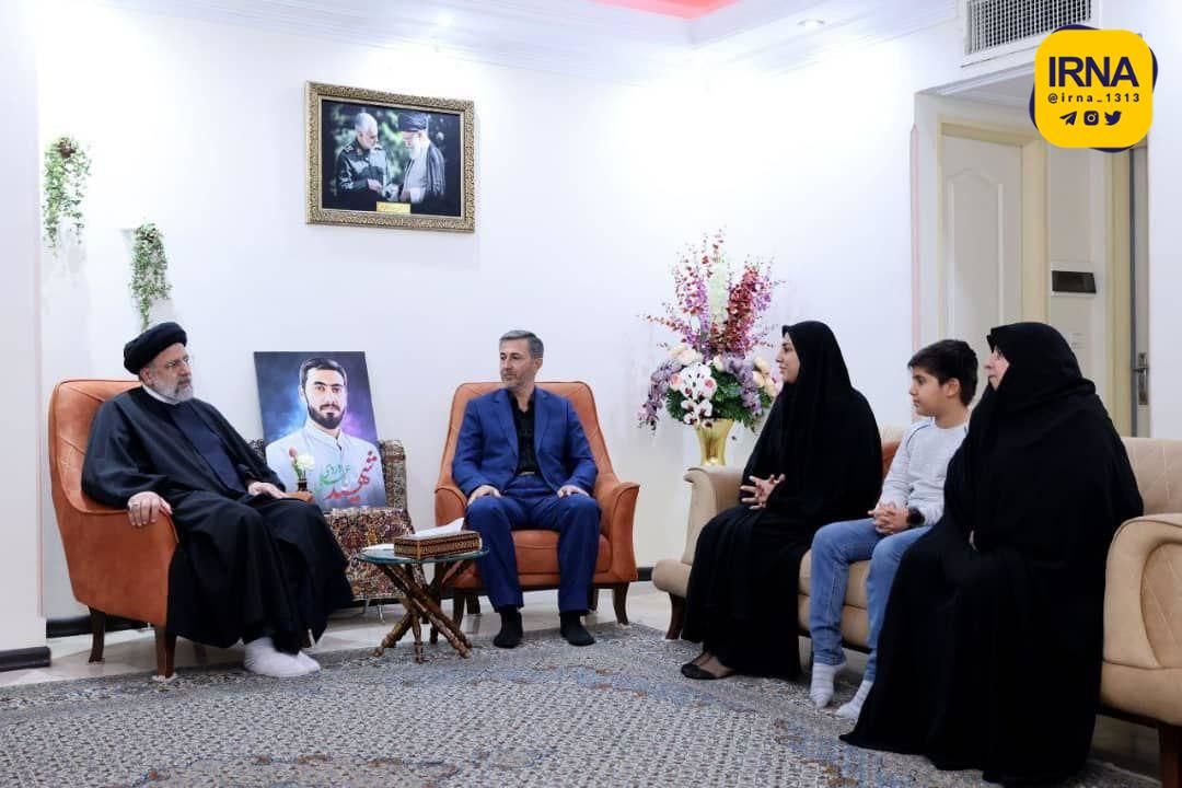تصاویر:  حضور یلدایی رئیس‌جمهور در منزل شهید آرمان علی وردی +عکس