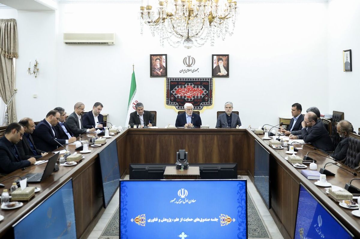 عارف: دست برتر را در دیپلماسی داریم 