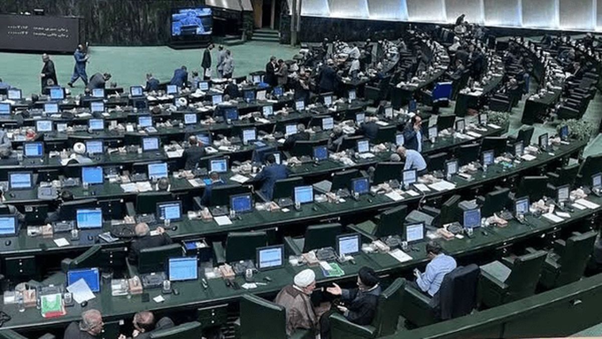 برگزاری جلسه سه‌شنبه مجلس در دو شیفت 