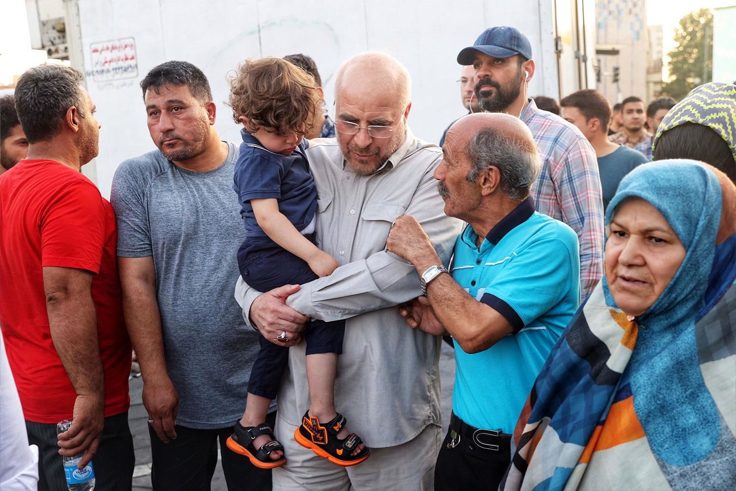 حضور قالیباف و نوه اش در مهمانی ده کیلومتری عید غدیر