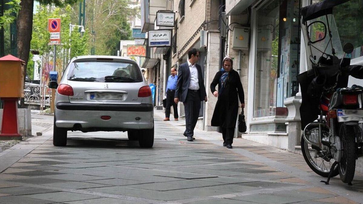 در پیادهرو پارک کنید، جریمه میشوید | هشدار پلیس راهور تهران به رانندگان