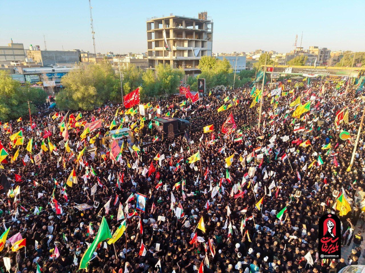 نوحه‌خوانی حاج‌محمود کریمی در رثای امام شهید در حرم رضوی