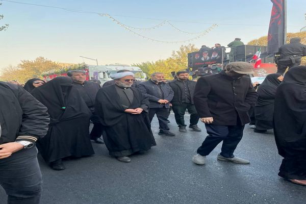 تصویری از فرمانده هوافضای سپاه بدون لباس نظامی