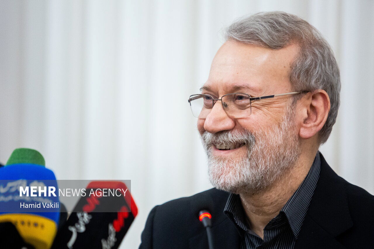  علی لاریجانی: سرِ عقل آوردنِ دشمن با امتیازدهی بی‌قید و شرط ممکن نیست