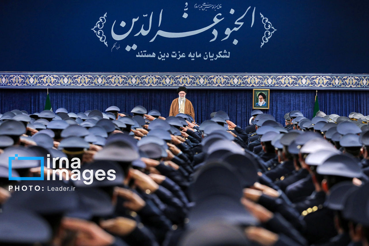 روایتی از دیدار اخیر جمعی از فرماندهان نیروی هوایی و پدافند هوایی ارتش با رهبر انقلاب