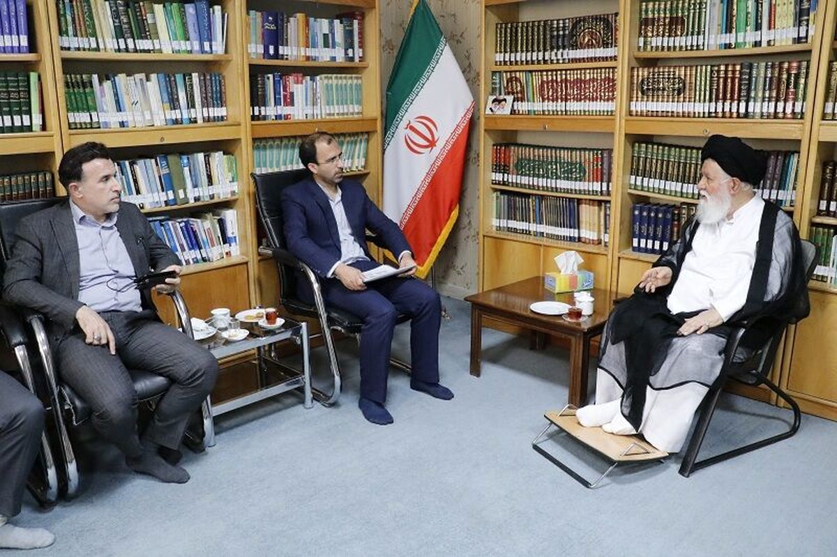 انتقاد امام جمعه مشهد از تغییر قیمت ها و ثبات نداشتن بازار