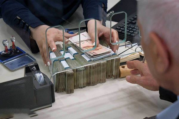 شرایط دریافت وام ۷۰۰ میلیونی برای همه | با اقساط بلند مدت وام بگیرید