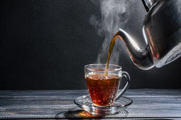 غذای این مرد فقط چای و ویفر است +فیلم