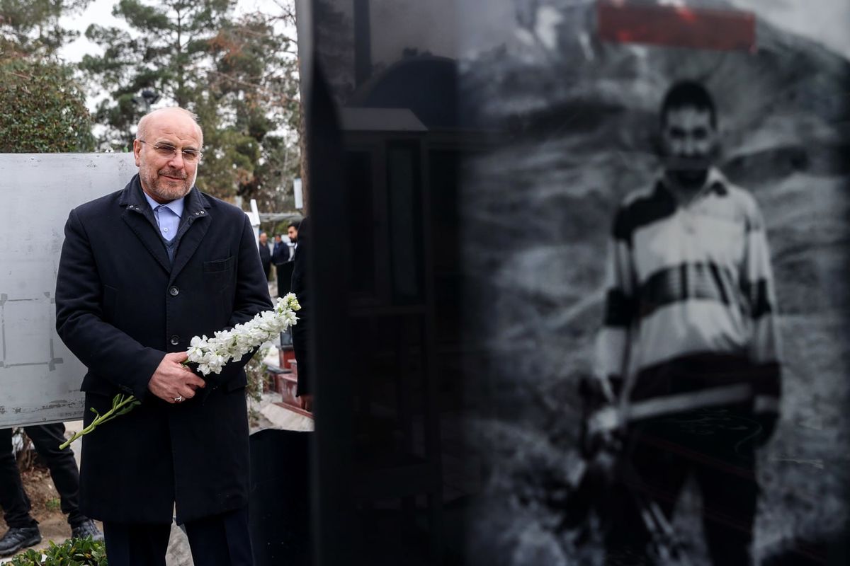 عکس: زیارت امروز قالیباف از مزار پاک هم‌رزم شهید سردار حاج حسن طهرانی‌مقدم 