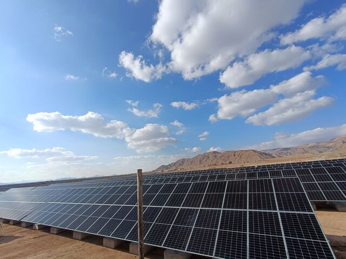 افتتاح نیروگاههای خورشیدی کشور با دستور رئیسجمهور