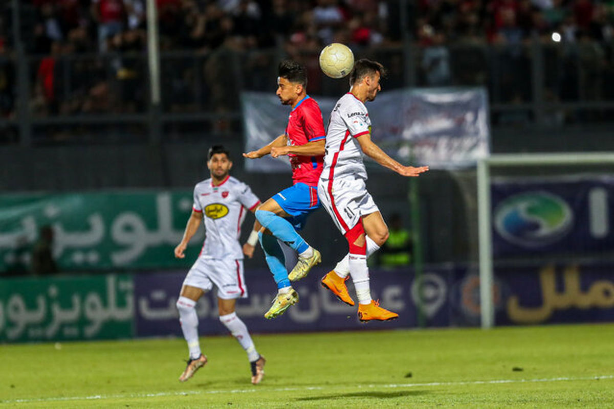 لحظه بالا بردن جام قهرمانی و جشن بازیکنان پرسپولیس
