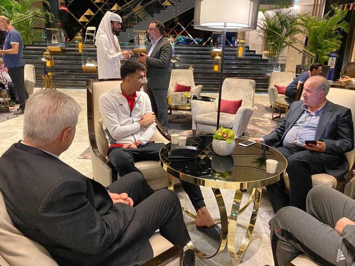 احوالپرسی وزیر ورزش از دروازه‌بان تیم‌ملی +عکس