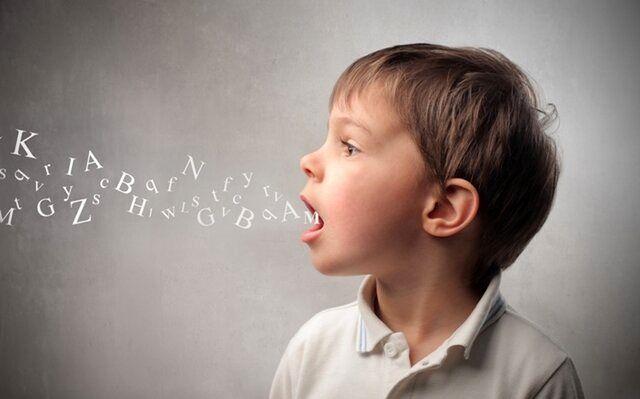 نشانه‌های لکنت در گفتار از چه زمانی اهمیت پیدا می‌کند؟