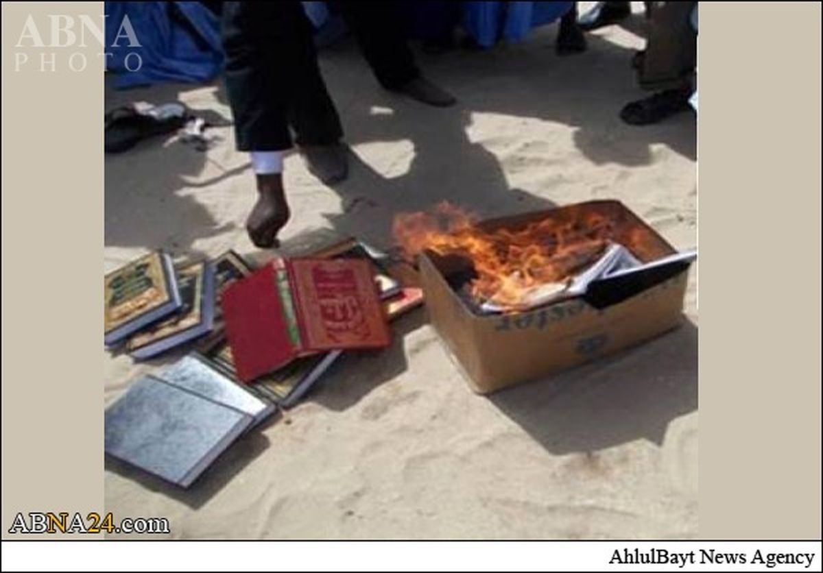 اردنی‌ها کتاب‌ ابن‌تیمیه را سوزاندند/عکس