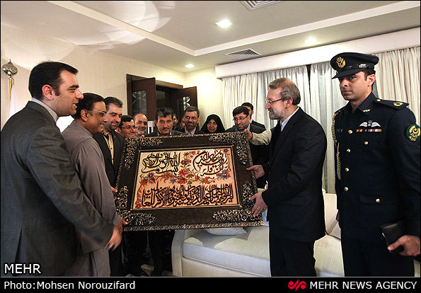 هدیه لاریجانی به زرداری/عکس