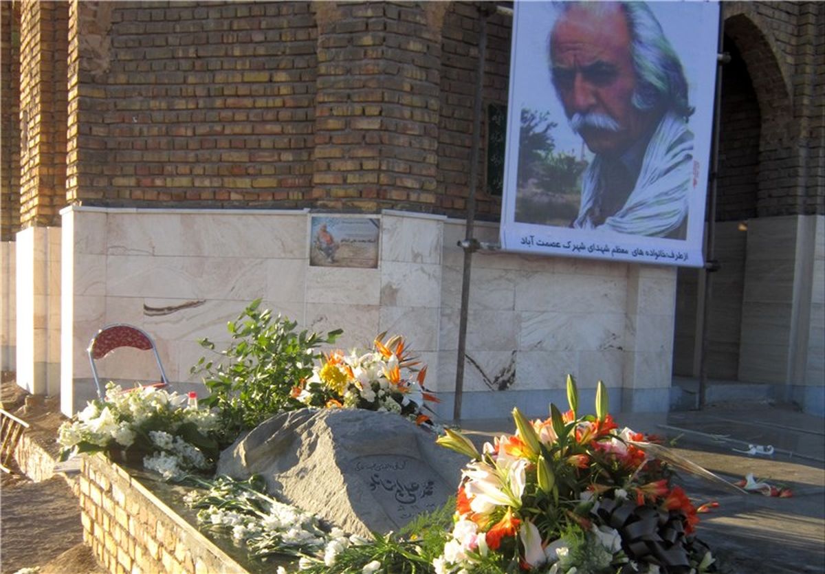 مرد طبیعت با سنگ قبری از جنس طبیعت +تصاویر