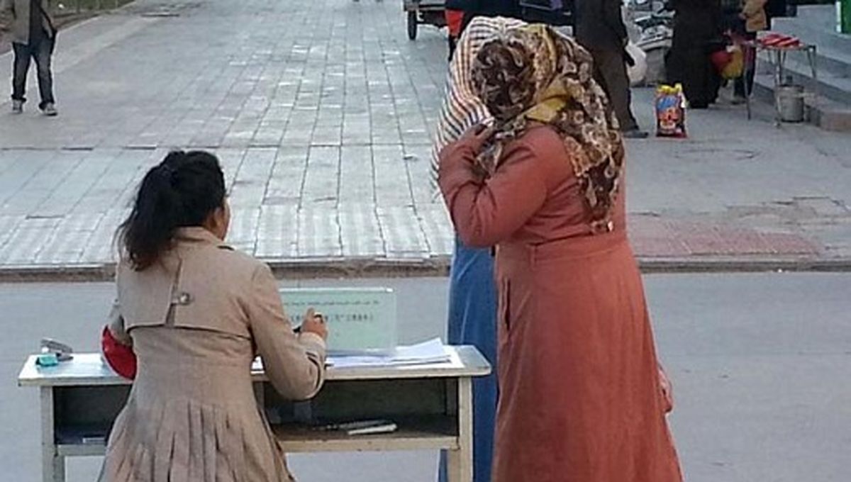ایستگاهی‌برای‌تشویق‌زنان‌به‌بی‌حجابی/عکس
