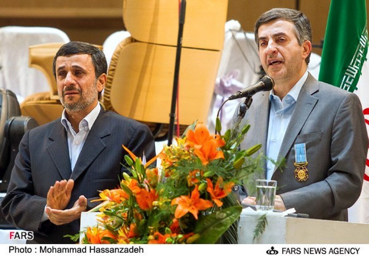 اشک انتخاباتی مشایی و احمدی نژاد!/عکس