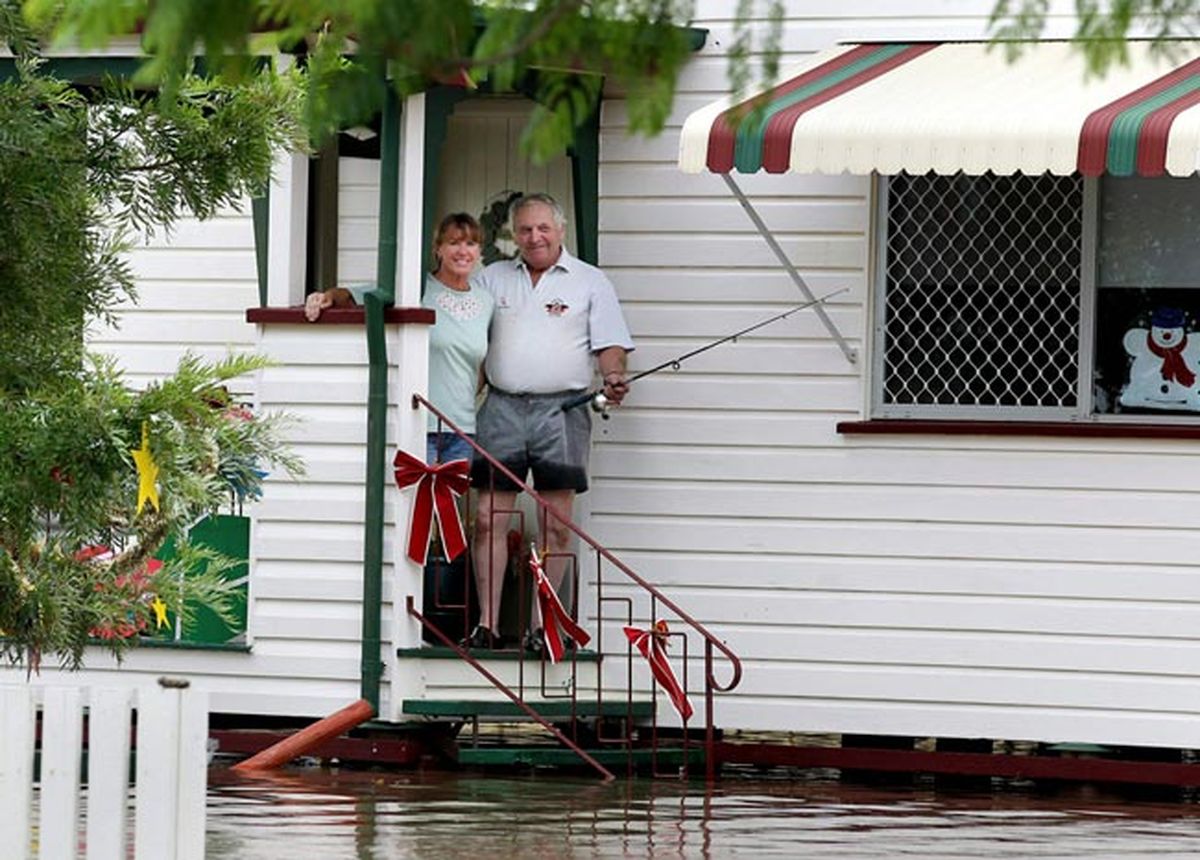 عکس: ماهيگيري از آب گل آلود