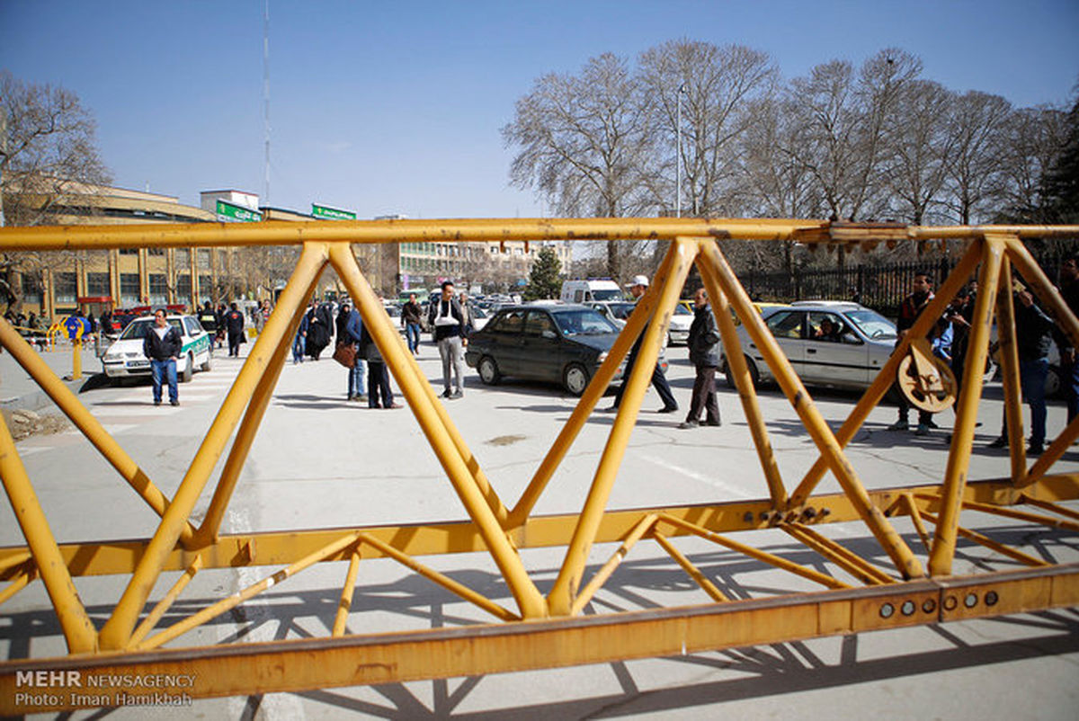 تصاویر: شکستن جرثقیل در میدان آرامگاه بوعلی سینا