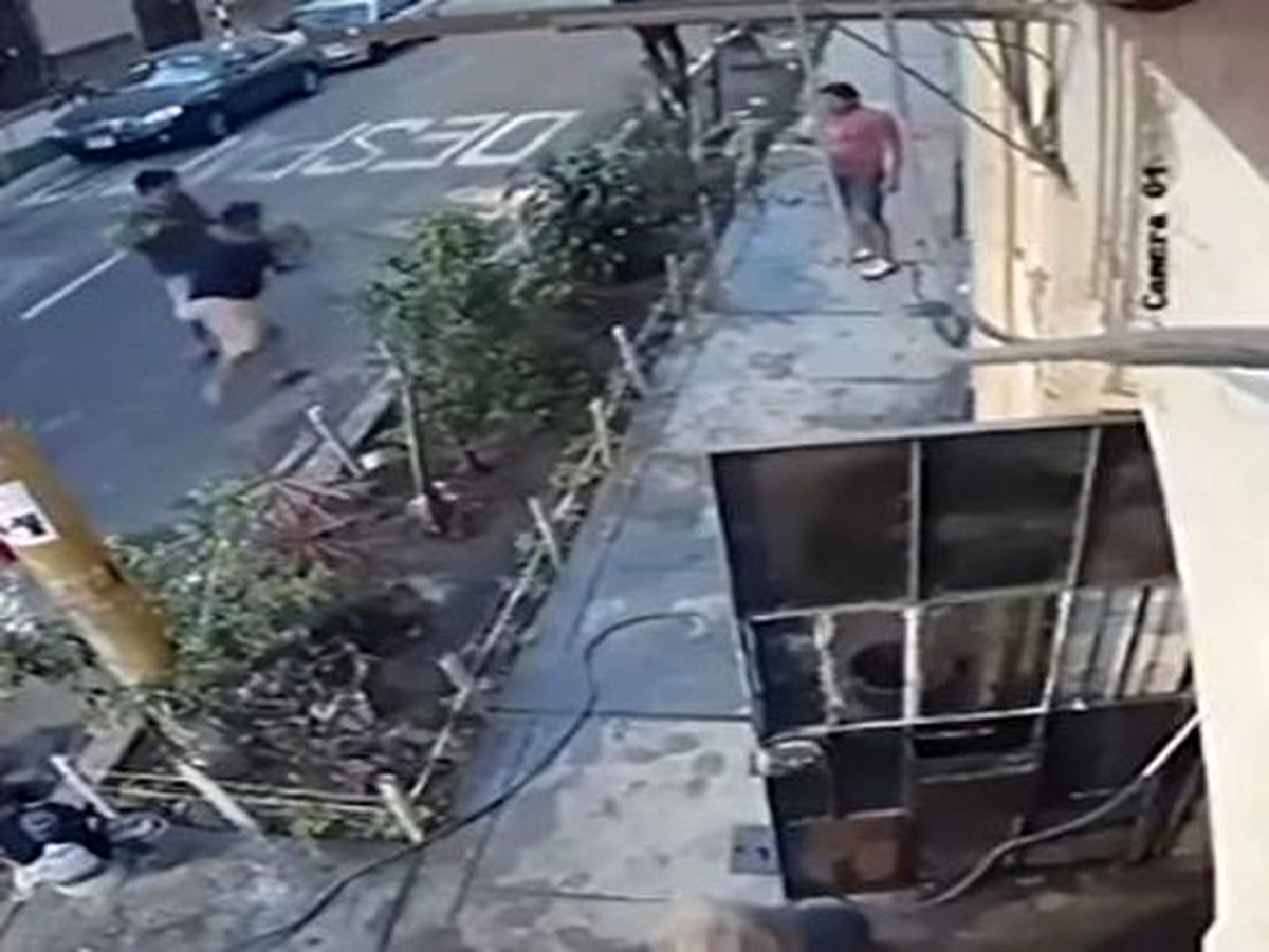 فیلم: حمله قلبی یک مرد پس از برق گرفتگی