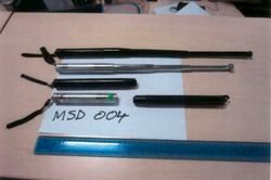 بازداشت پسر جوان با یک چمدان اسلحه! +تصاویر