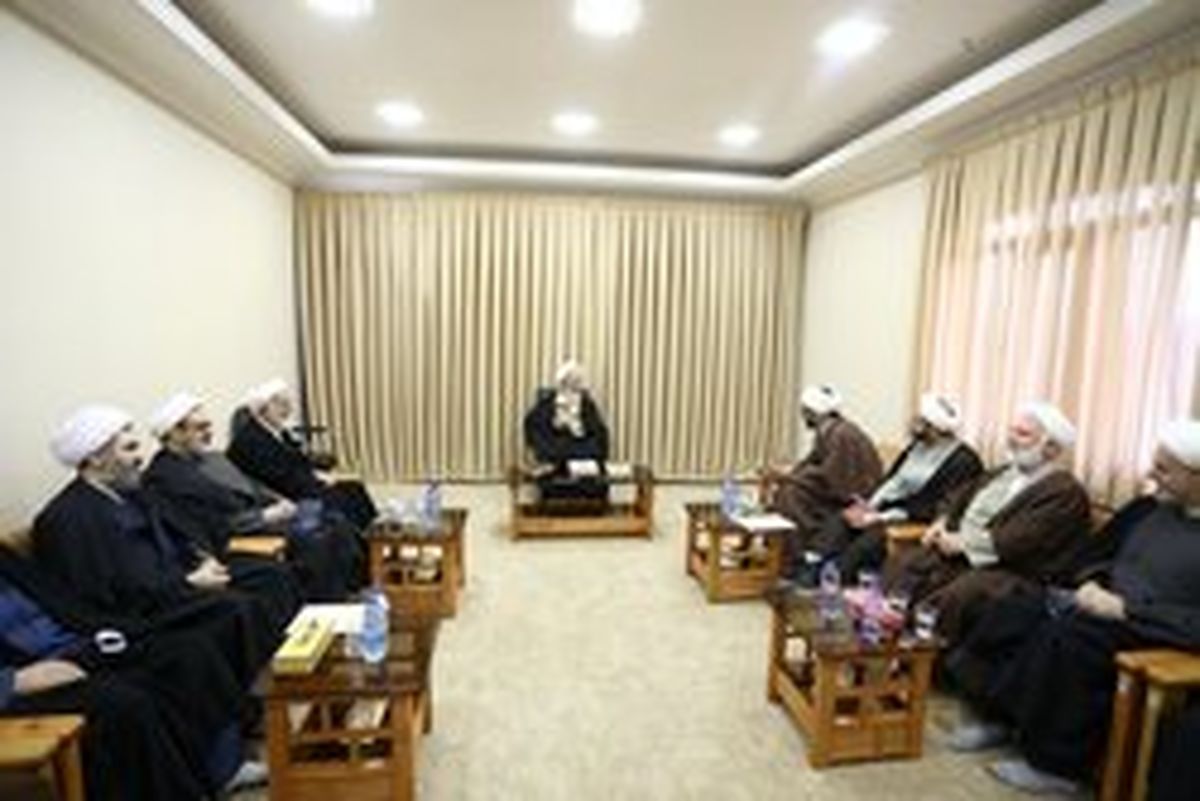 آیت الله جوادی آملی: زبان گفتگو با جهان باید زبان عقل باشد