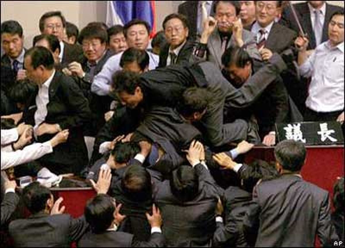 تصویر: كتك‌كاري در پارلمان