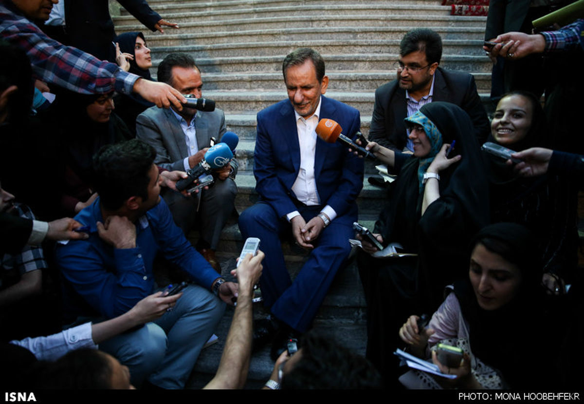 تصاویر:مصاحبه متفاوت جهانگیری با خبرنگاران