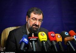 محسن رضایی: با عمل انقلابی آمریکا را کنار زدیم