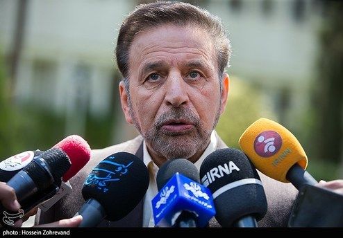 واعظی: سیاست دولت کاهش قیمت دلار است