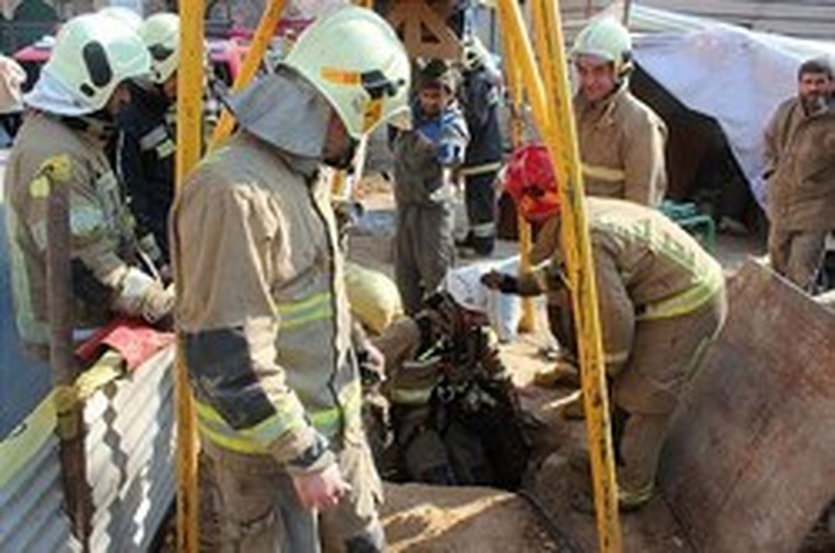 سقوط سنگ نیم متری برروی کارگر +عکس