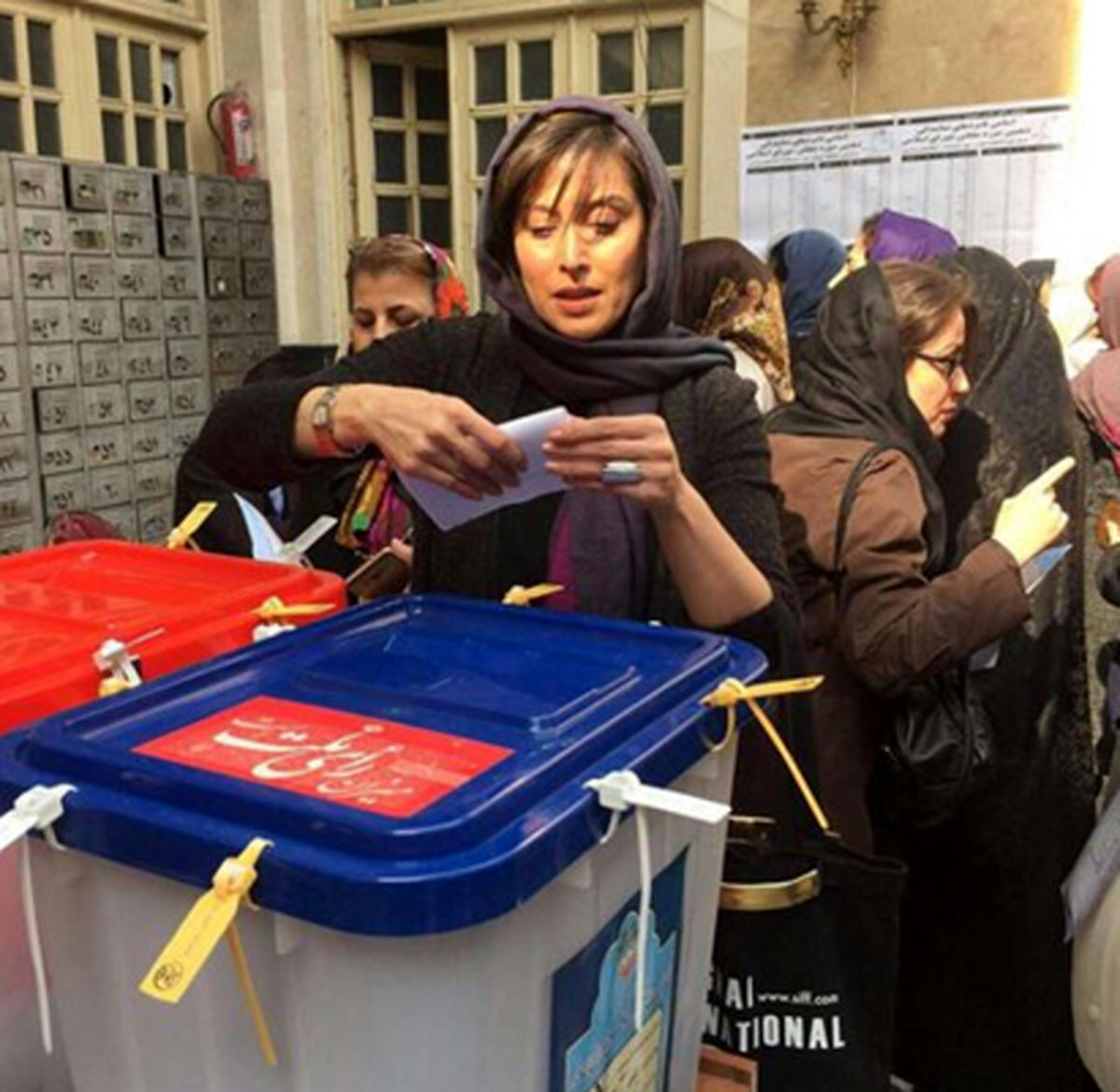 حضور دو بازیگر زن در انتخابات +عکس