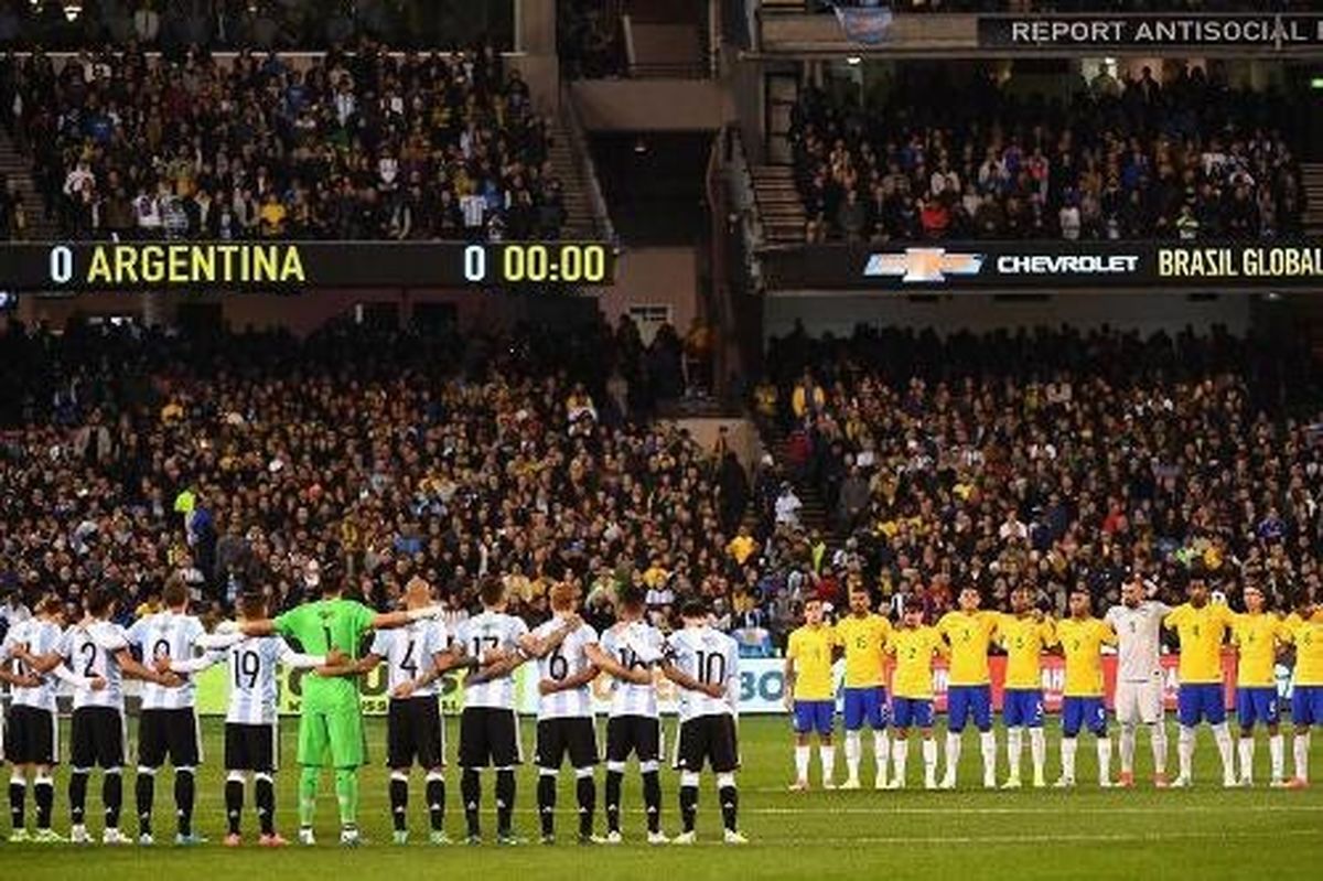 یک دقیقه سکوت تیم برزیل و آرژانتین به احترام شهدای ترور