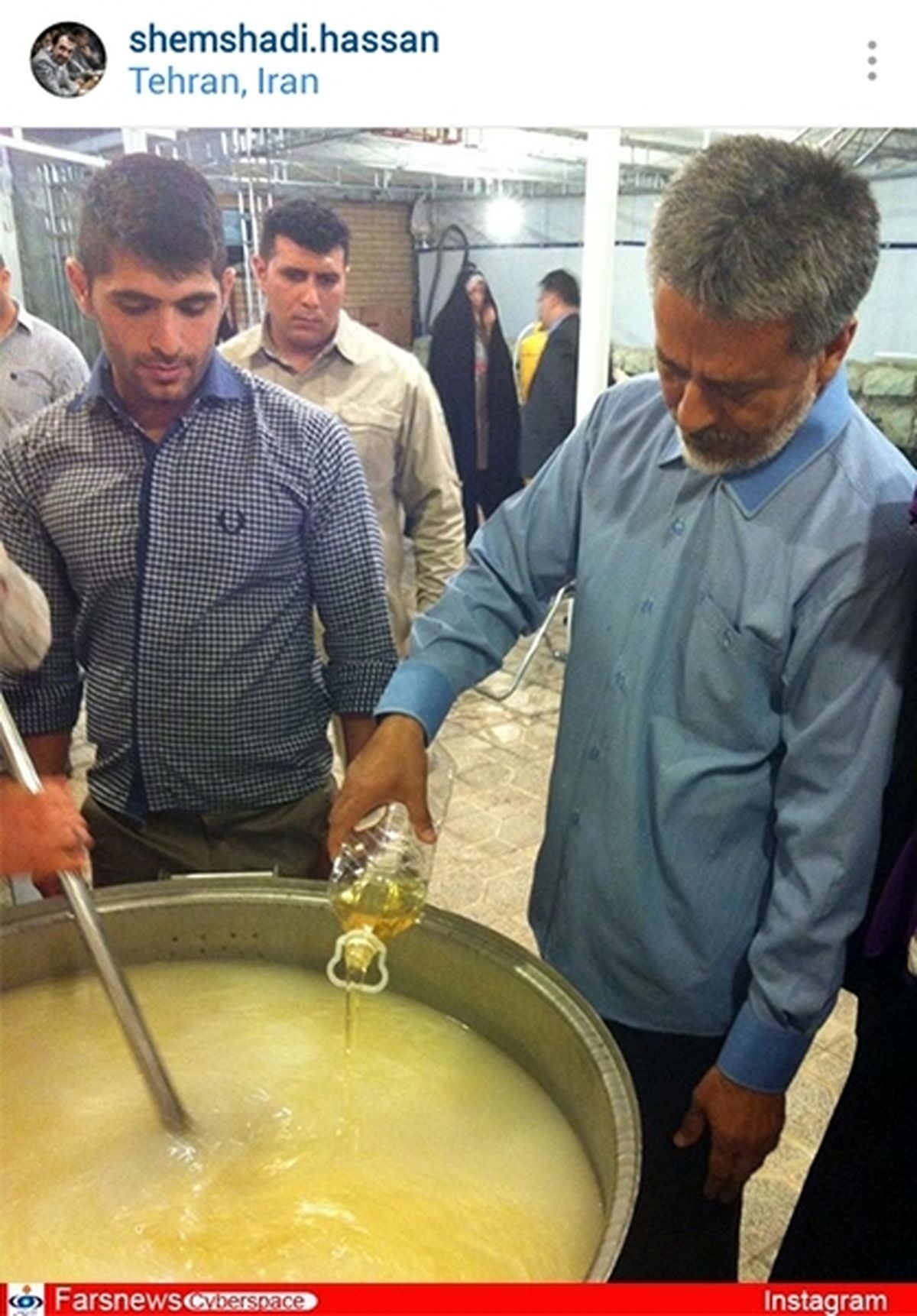 عکس: دریادار سیاری در مراسم نذری‌پزان