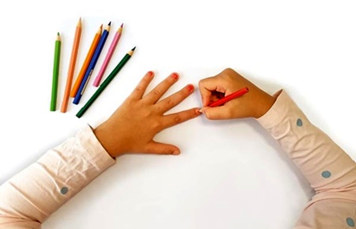 چگونه علاقه کودکمان به آرایش کردن را کنترل کنیم؟