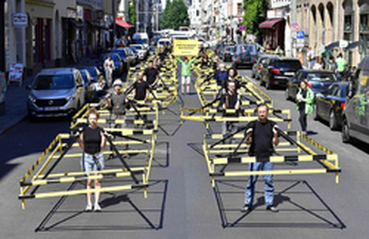 عکس: اعتراض جالب آلمانی‌ها به خودروهای تک سرنشین‌