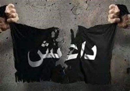 تصویربرداری مخفیانه از قبر کندن داعشی‌ها