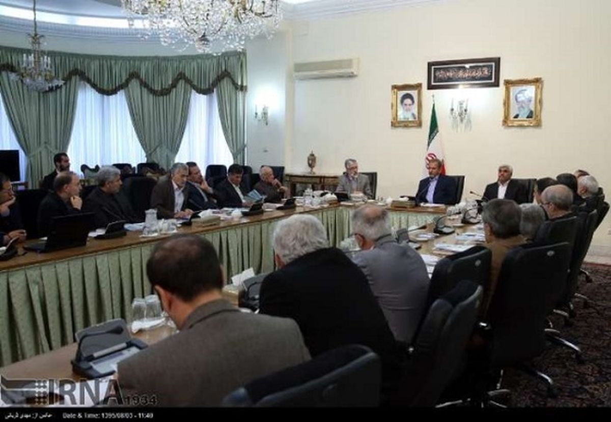 ظریف: زبان فارسی یاور ما در دیپلماسی رسمی کشور است