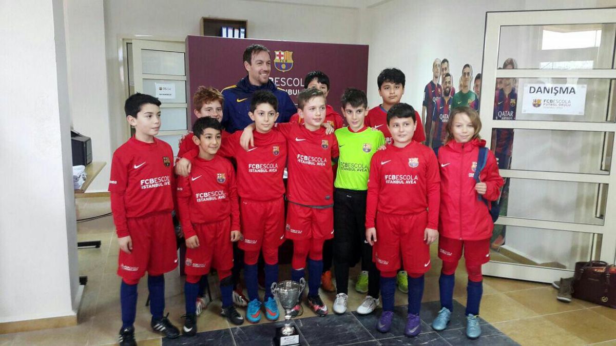 نوجوان ۱۲ ساله ایرانی در راه بارسلونا +عکس