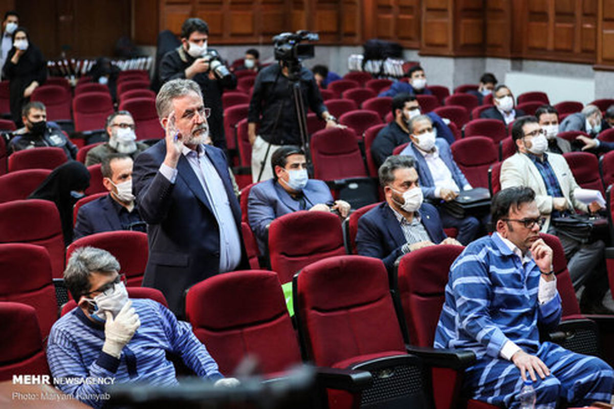 تصاویر: شرح اقدامات متهم فساد میلیاردی پای تخته