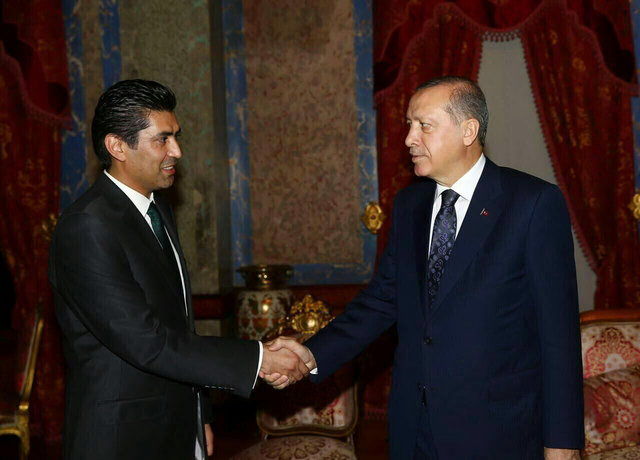 خوشنویس ایرانی جایزهاش را از اردوغان گرفت +عکس